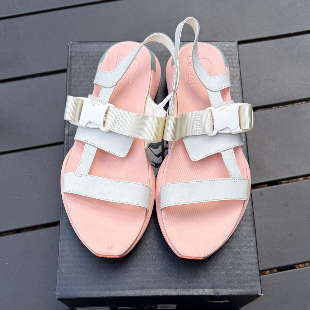 Sorel Women's Kinetic Impact Sling in Sea Salt and Peach Blossom